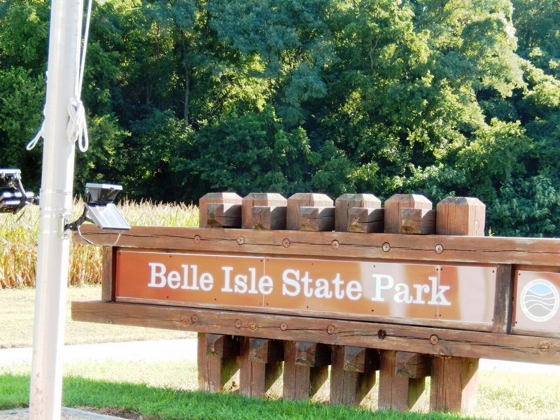 Sign at the entrance to Belle Isle State Park image. Click for full size.