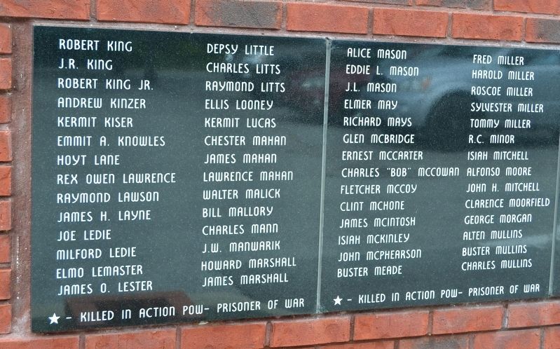 Names of World War II Veterans - Panels 12 and 13 image. Click for full size.