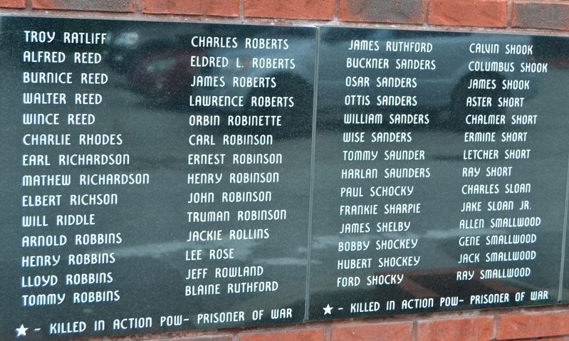 Names of World War II Veterans - Panels 16 and 17 image. Click for full size.