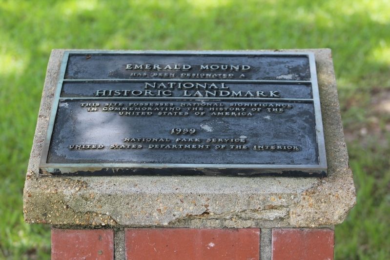 Emerald Mound - National Historic Landmark image. Click for full size.