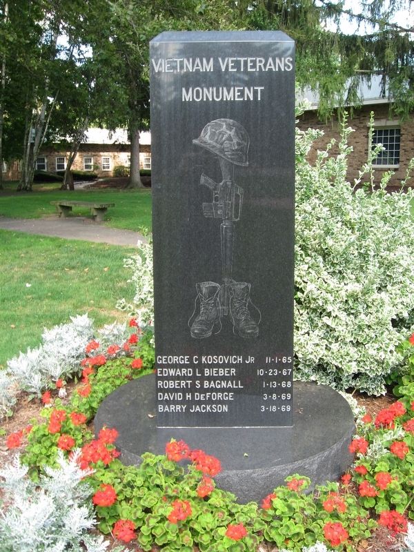 Bloomfield Vietnam Veterans Monument image. Click for full size.