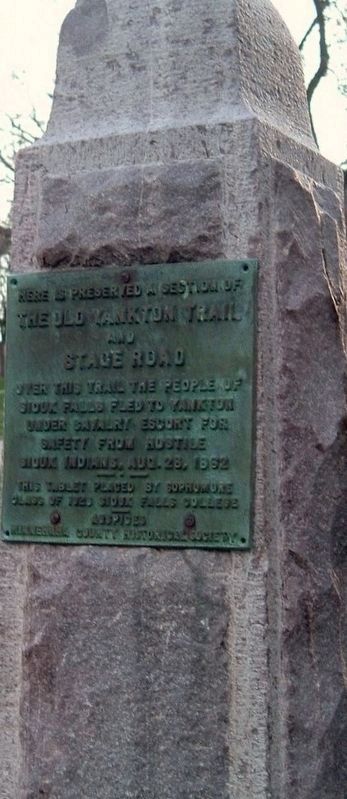 The Old Yankton Trail Marker image. Click for full size.