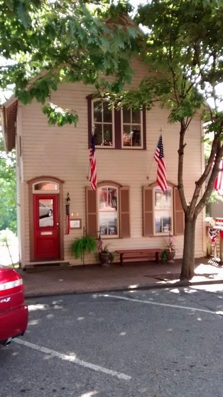 Daniel Carroll House - c.1850 and Marker image. Click for full size.