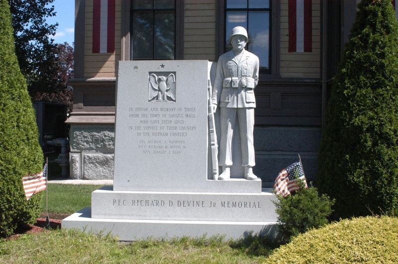 Saugus Vietnam Memorial image. Click for full size.