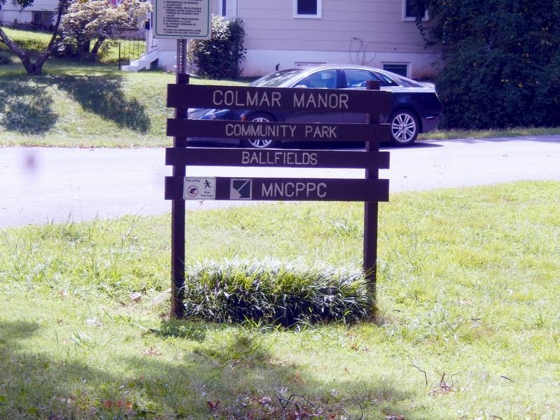 Sign at the entrance to Colmar Manor Park image. Click for full size.
