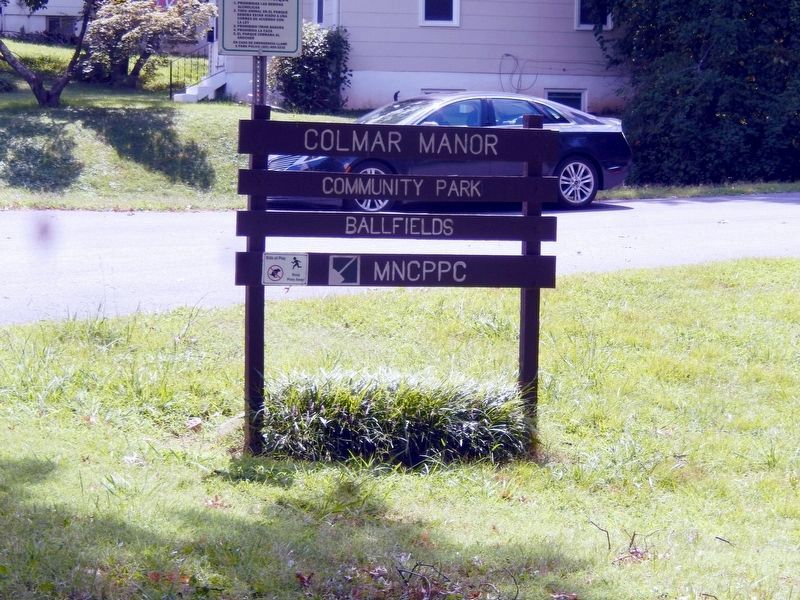 Sign at the entrance to Colmar Manor Park image. Click for full size.