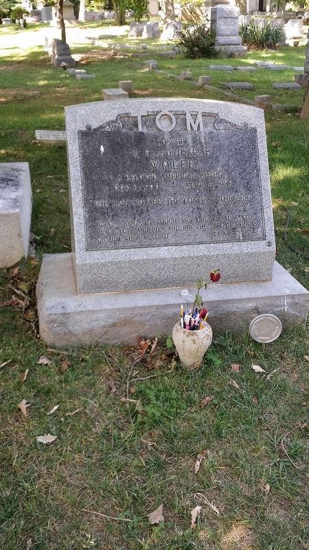Grave of Thomas Wolfe image. Click for full size.