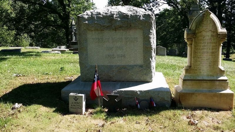 Grave of Zebulon Vance image. Click for full size.