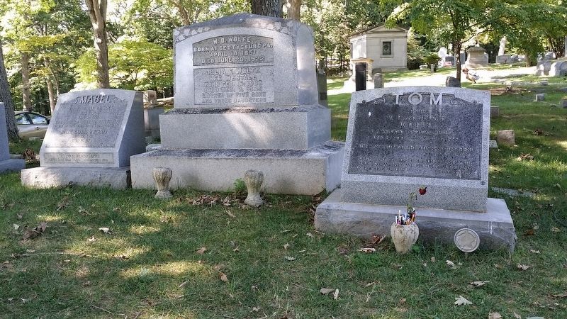 Wolfe family grave site at nearby Riverside Cemetery image. Click for full size.