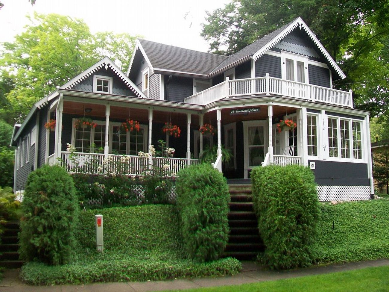 Cottage and Marker. Click for full size. Cottage and Marker image. Click for full size.