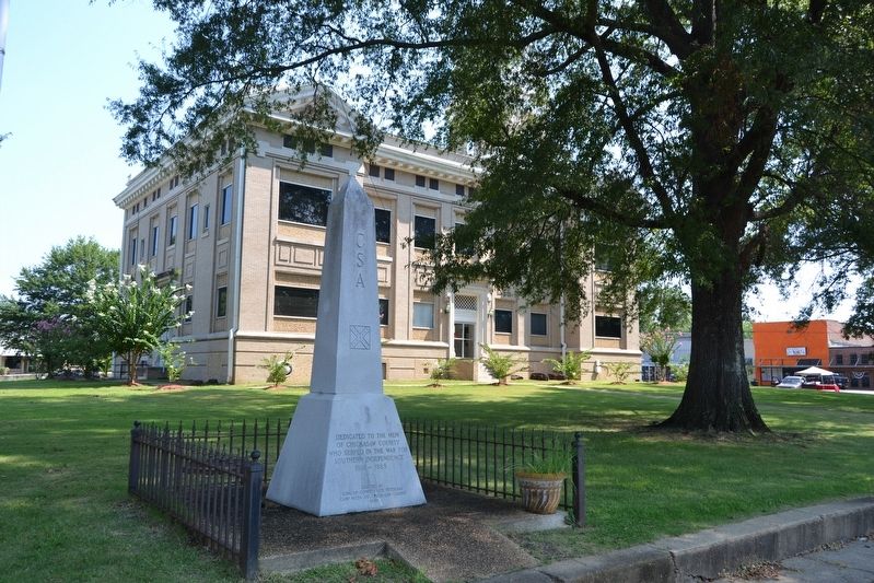 Monument at Chickasaw County Courthouse image. Click for full size.