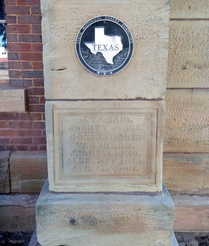 Clay County Courthouse Medallion near marker. image. Click for full size.