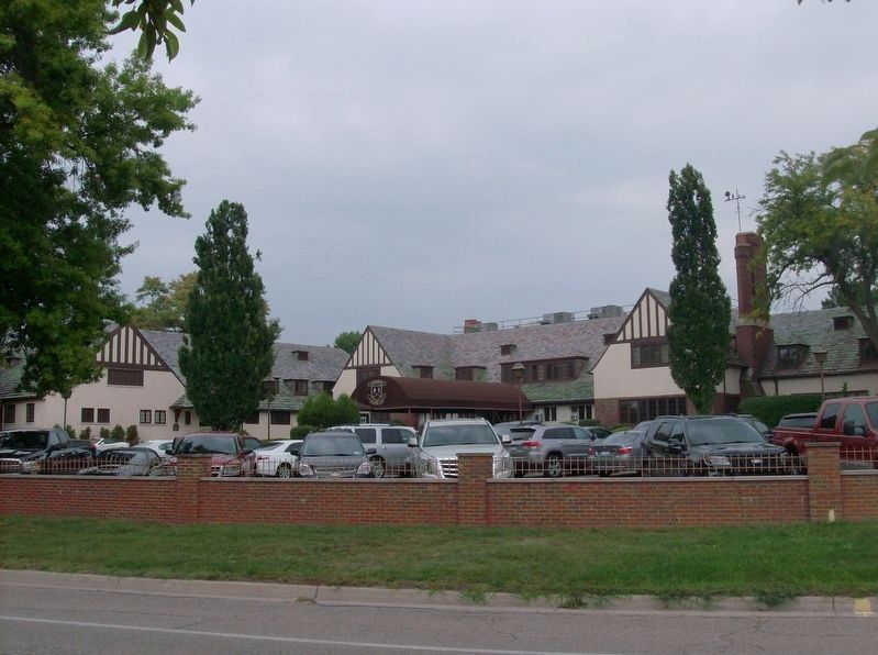 Dearborn Country Club clubhouse image. Click for full size.