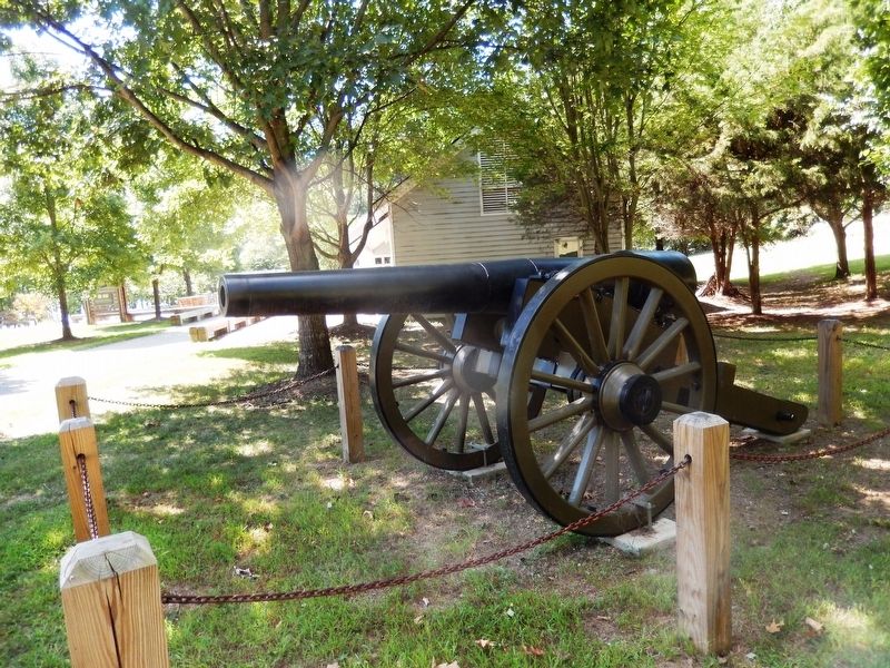 Cannon near the Visitor Center image. Click for full size.