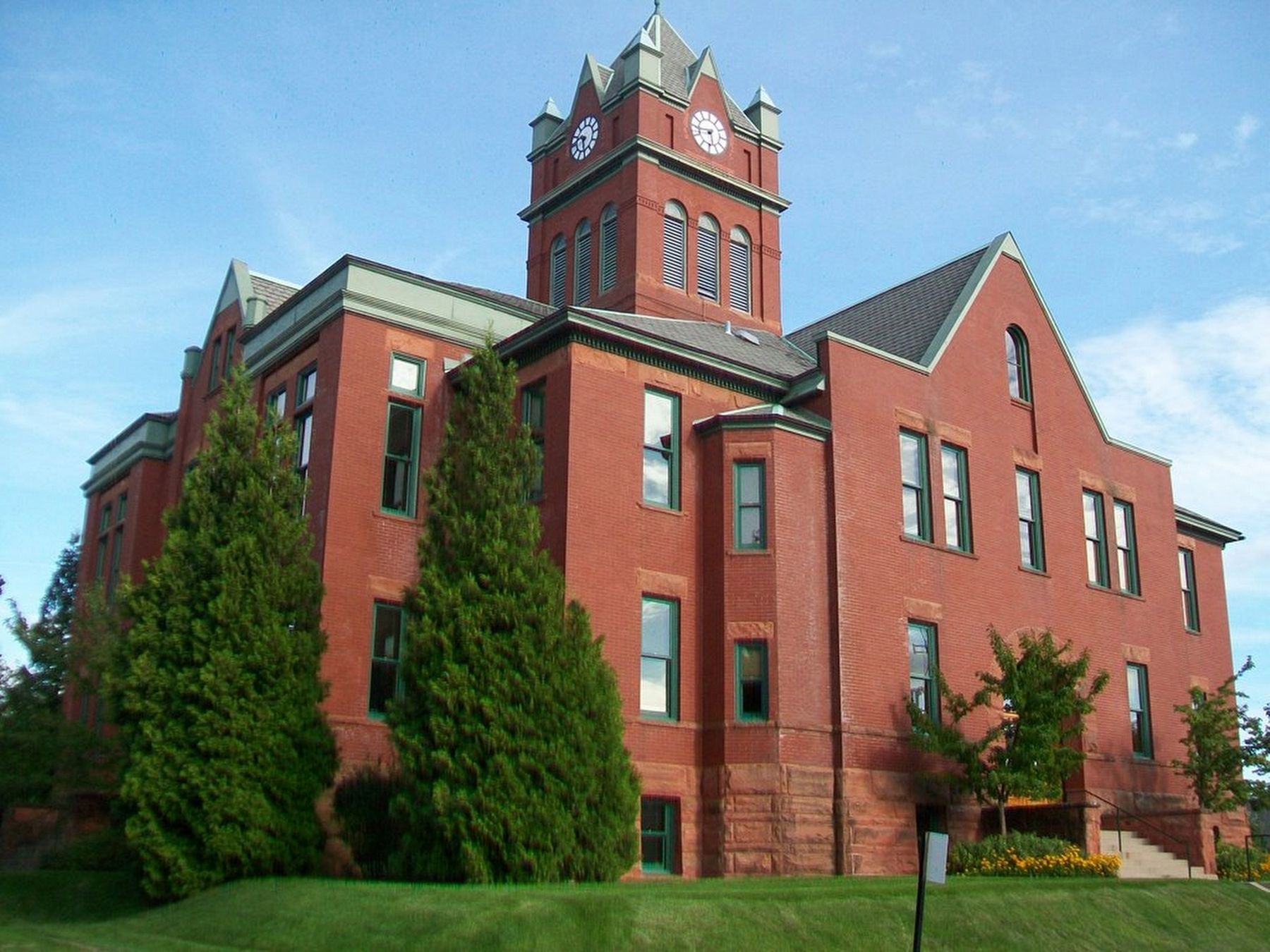 Grand Traverse County Courthouse image. Click for full size.
