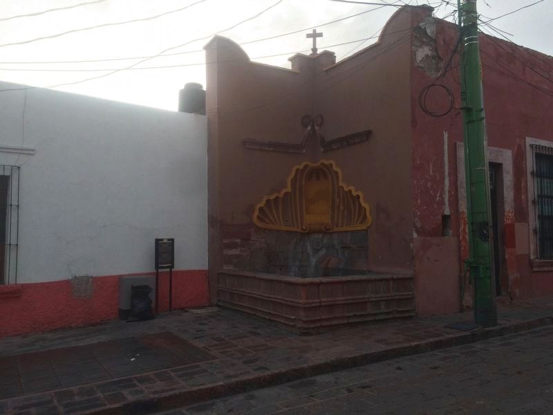 Fountain of Garmilla and its earlier marker image. Click for full size.
