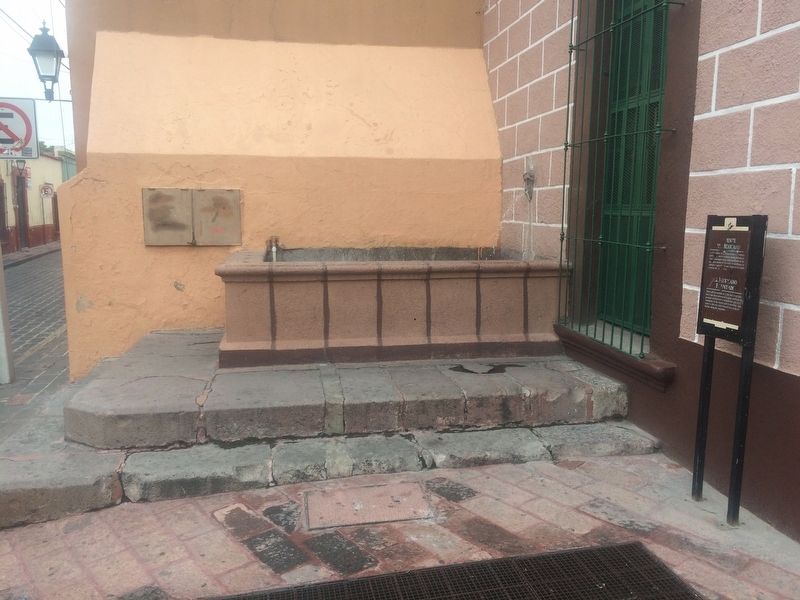 The previous El Mexicano Fountain Marker image. Click for full size.