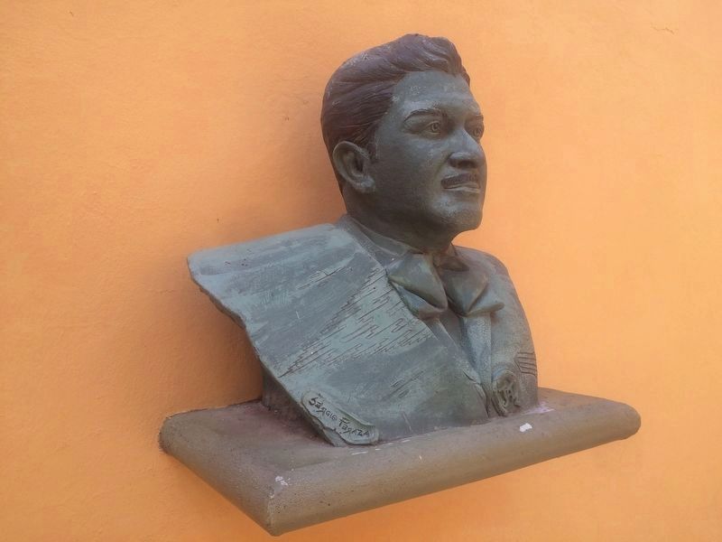 A bust of José Alfredo Jiménez by Sergio Peraza inside of the museum image. Click for full size.