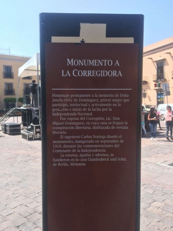 Monument Dedicated to "La Corregidora" Marker image. Click for full size.