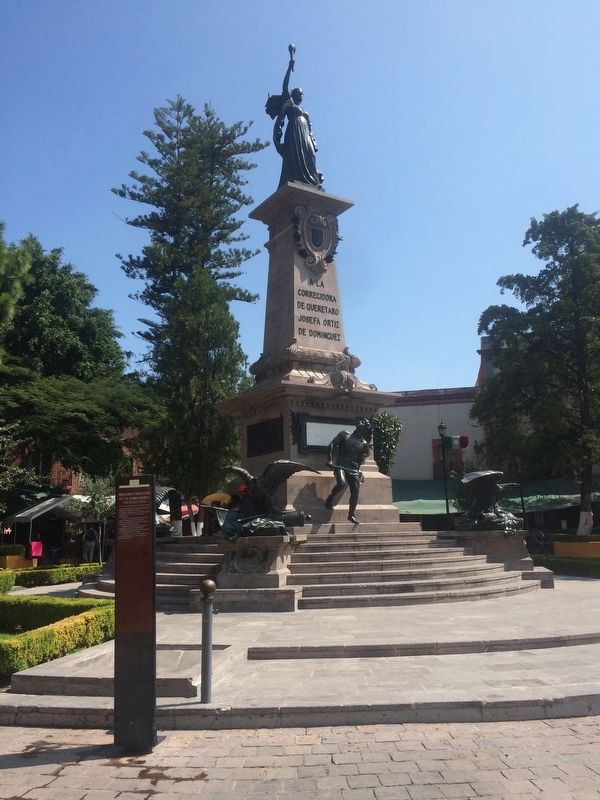 Monument Dedicated to "La Corregidora" Marker image. Click for full size.