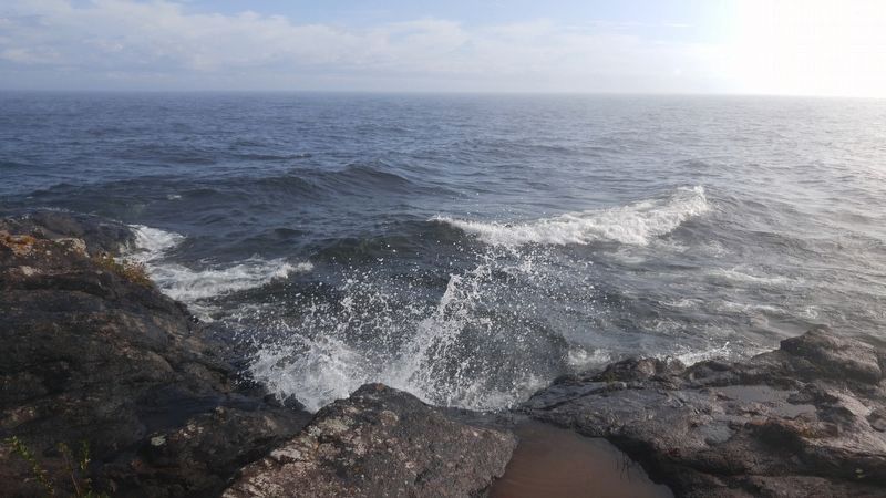 The Lake Superior shore near the marker. image. Click for full size.