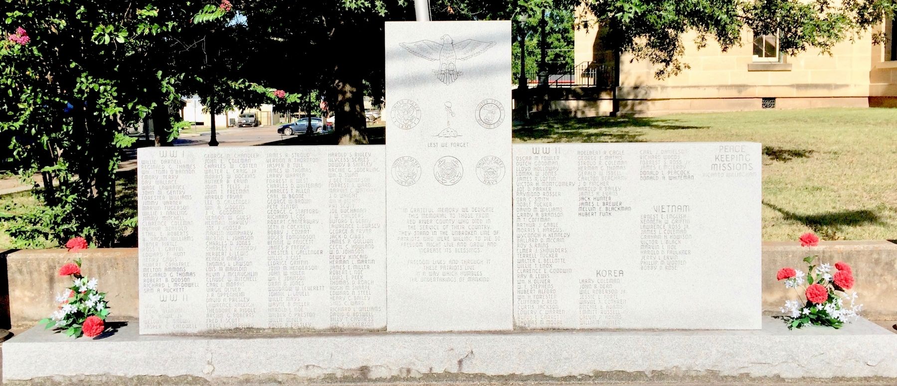 Red River County War Memorial image. Click for full size.