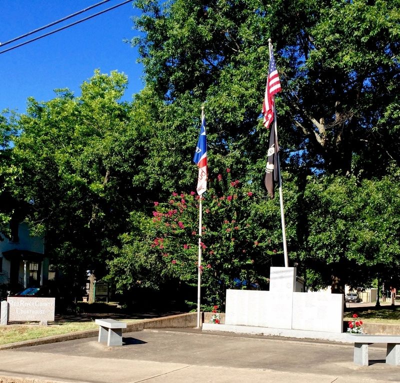 Red River County War Memorial near Red River County Courthouse. image. Click for full size.