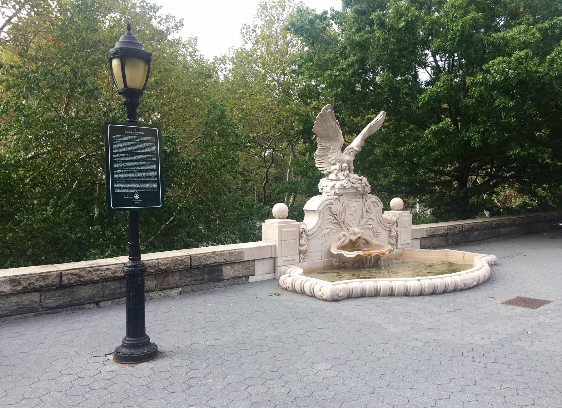 Hamilton Fountain and Marker image. Click for full size.