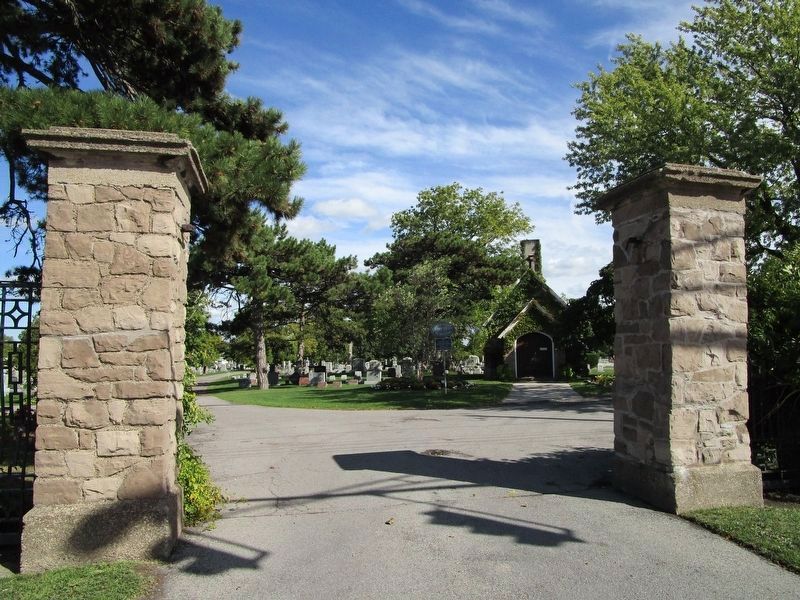 Oakwood Cemetery Entrance image. Click for full size.