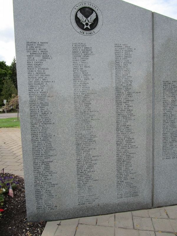 Tonawanda Veterans Memorial image. Click for full size.