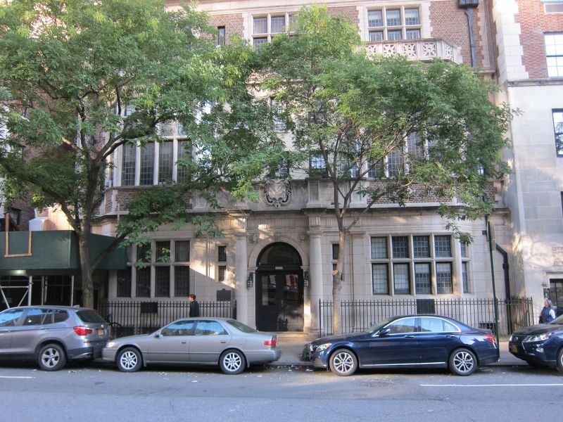 1025 Park Avenue Marker - Wide View. Click for full size. 1025 Park Avenue Marker - Wide View image. Click for full size.