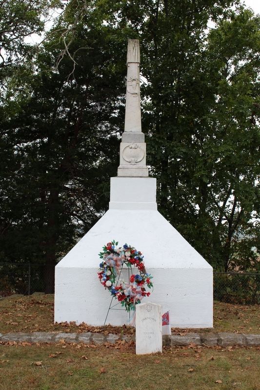 Tebbs Bend / Green River Bridge Battlefield Confederate Cemetery Monument image. Click for full size.
