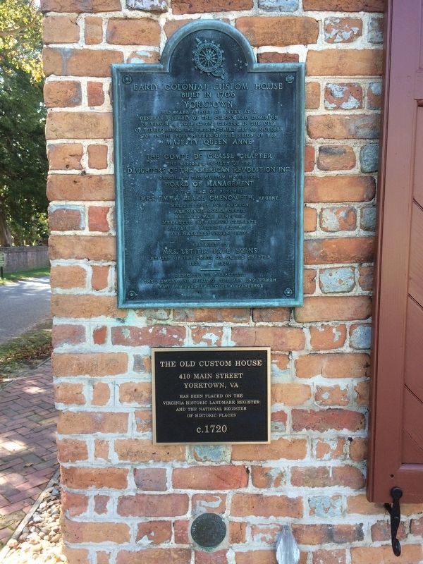 Three additional markers on the Custom House. Click for full size. Three additional markers on the Custom House image. Click for full size.