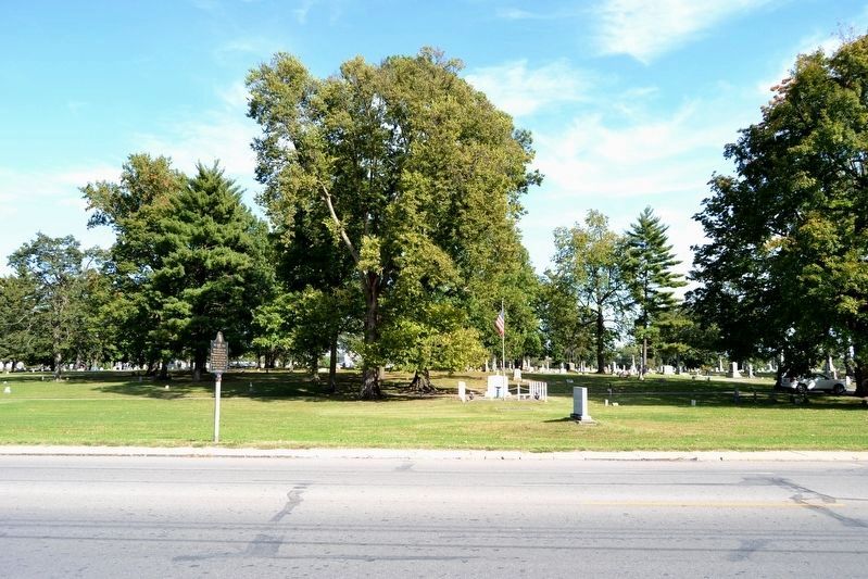 Red Banks Trace Marker next to Greenlawn Cemetery image. Click for full size.
