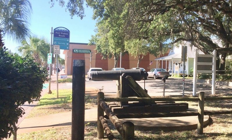 Civil War cannon mentioned on marker. image. Click for full size.