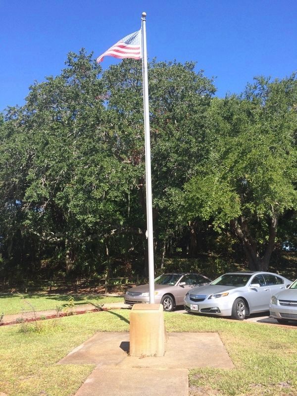 Okaloosa County Desert Storm Memorial and flagpole. image. Click for full size.