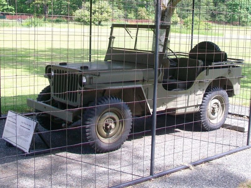 1942 Willys Jeep / Jeep Willys de 1942 and Marker image. Click for full size.