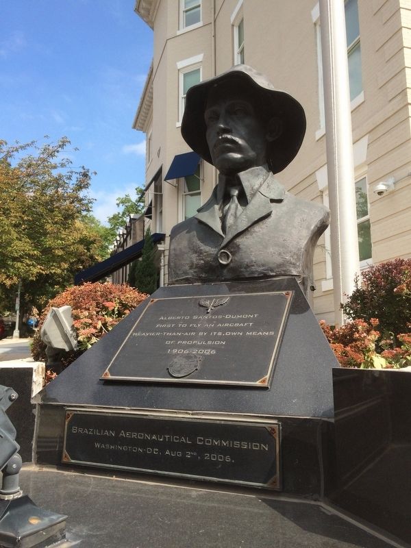 Alberto Santos-Dumont Marker and bust image. Click for full size.