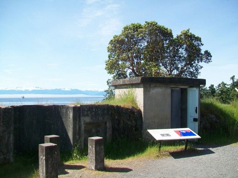 Defence Electric Light Directing Station and Marker image. Click for full size.