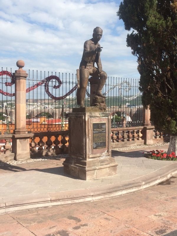 Ignacio Pérez Marker and statue image. Click for full size.