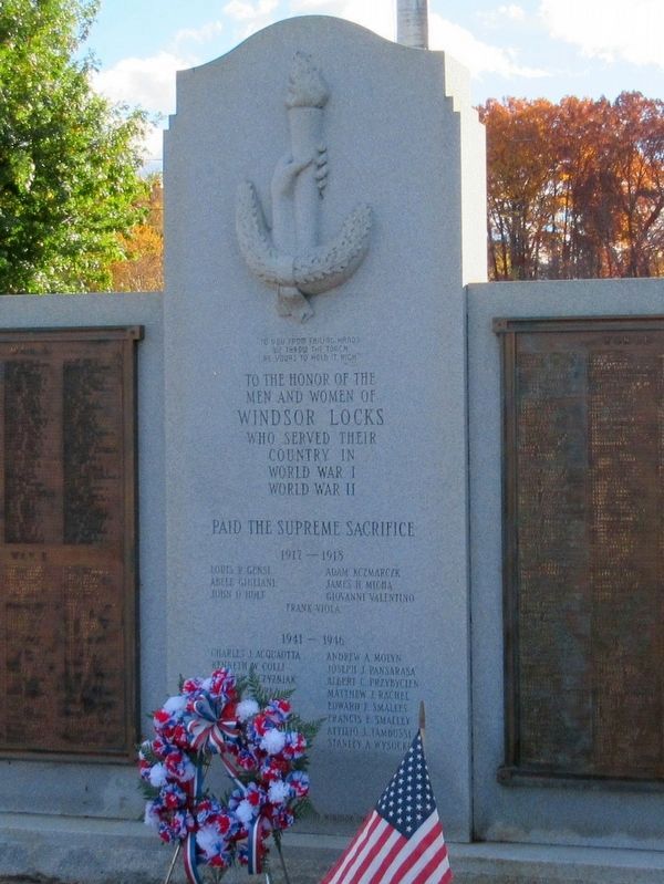 Windsor Locks World War I and II Monument image. Click for full size.