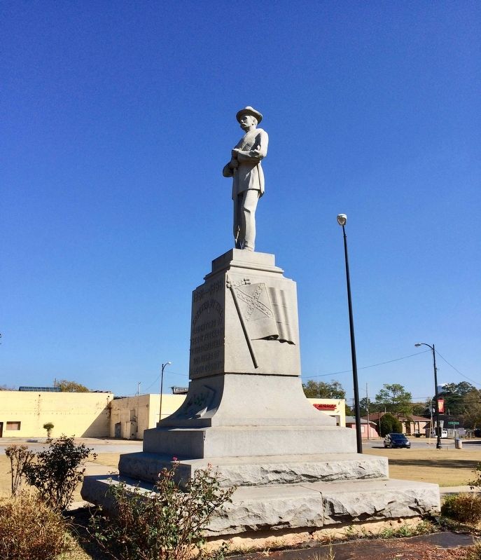 Macon County Confederate Monument image. Click for full size.