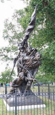 North Carolina Statue image. Click for full size.
