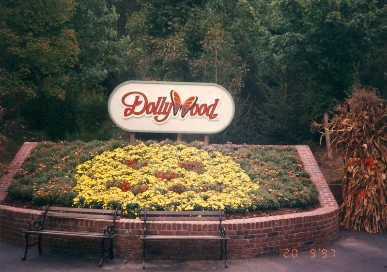 Entrance to Dollywood image. Click for full size.