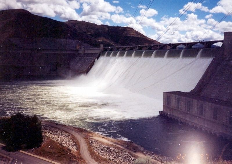 Grand Coulee Dam image. Click for full size.