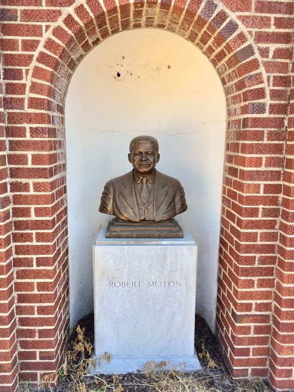 Bust (at entrance gate) of Robert Russa Moton. image. Click for full size.