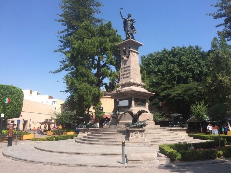 Monument to Josefa Ortiz de Domnguez image. Click for full size.