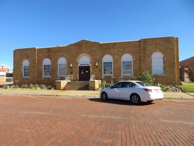 Childress Post Office Building image. Click for full size.