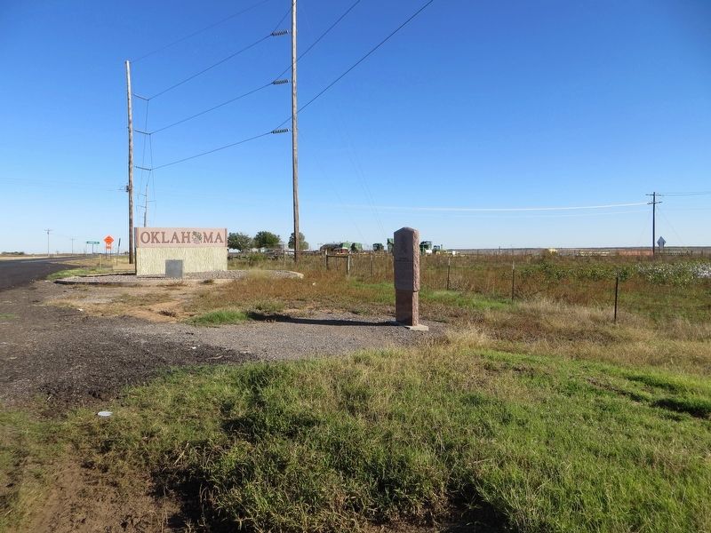 100th Meridian Oklahoma/Texas State Line Marker image. Click for full size.