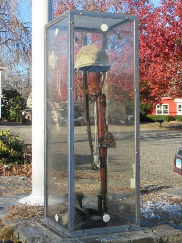 Essex Veterans Monument image. Click for full size.